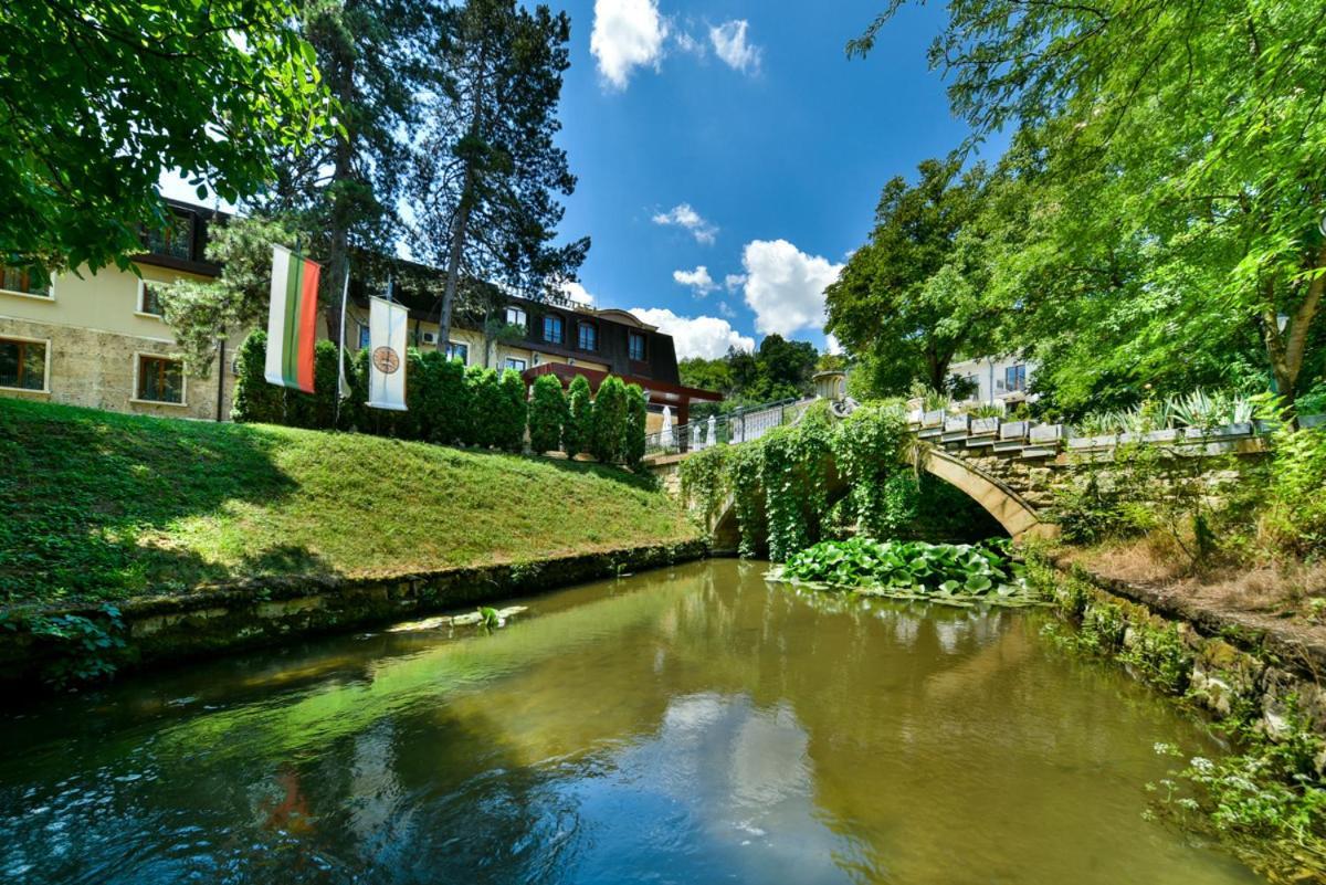 Park Hotel Kaylaka Pleven Esterno foto