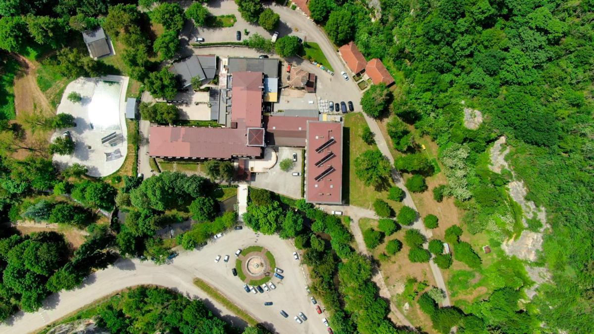 Park Hotel Kaylaka Pleven Esterno foto