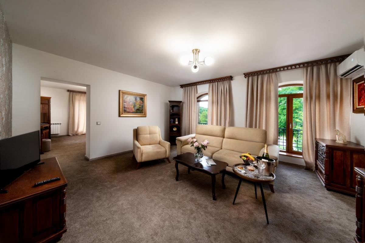 Park Hotel Kaylaka Pleven Esterno foto