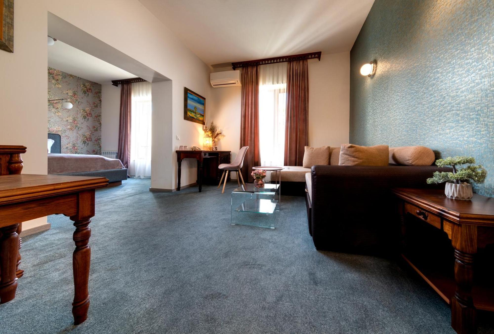 Park Hotel Kaylaka Pleven Esterno foto